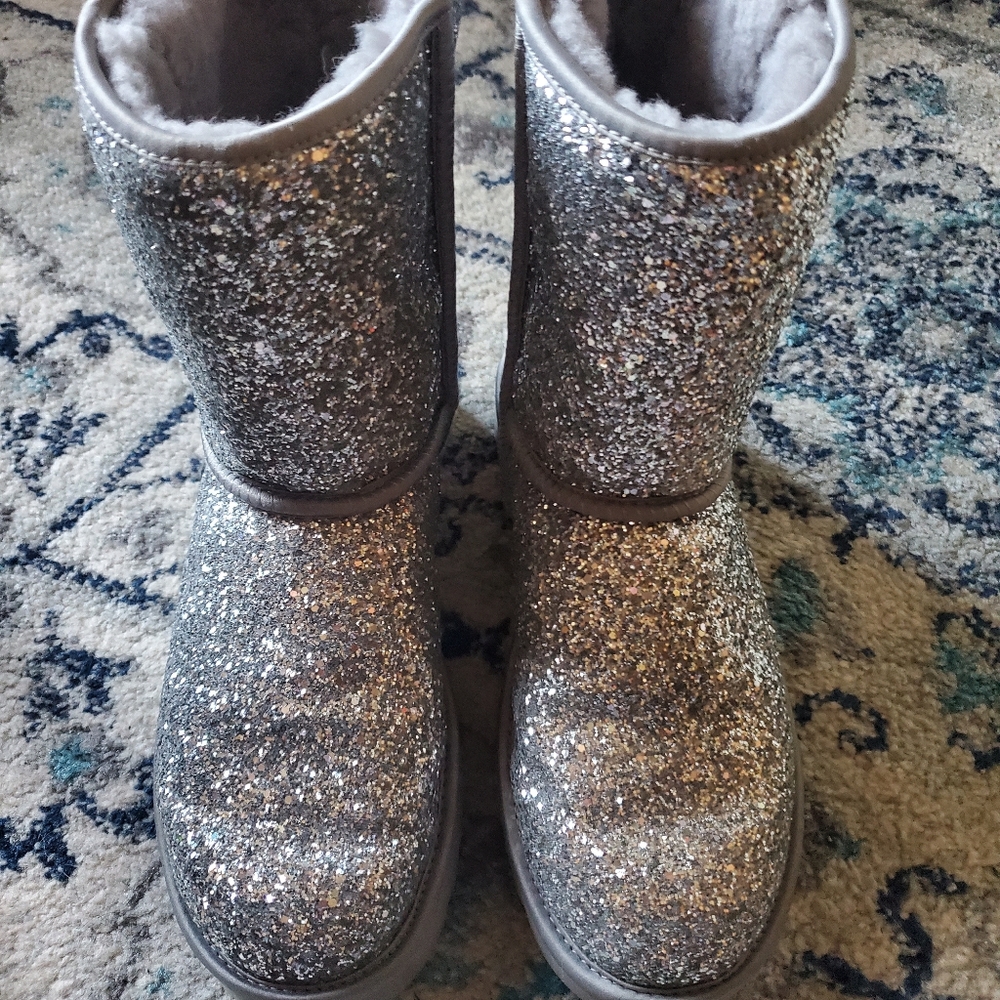 UGG Women's Classic Short Cosmos Fashion Boots